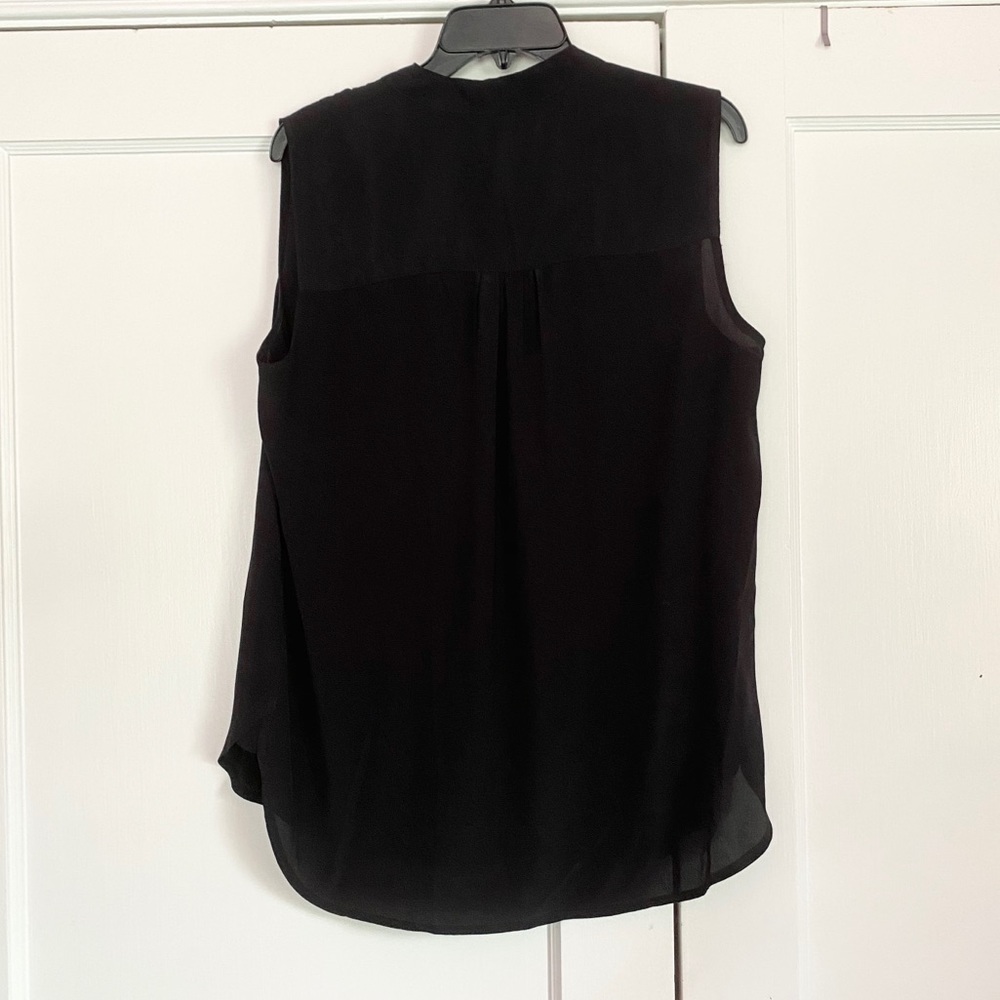 Sleeveless Top with V neck - Picture 2 of 4